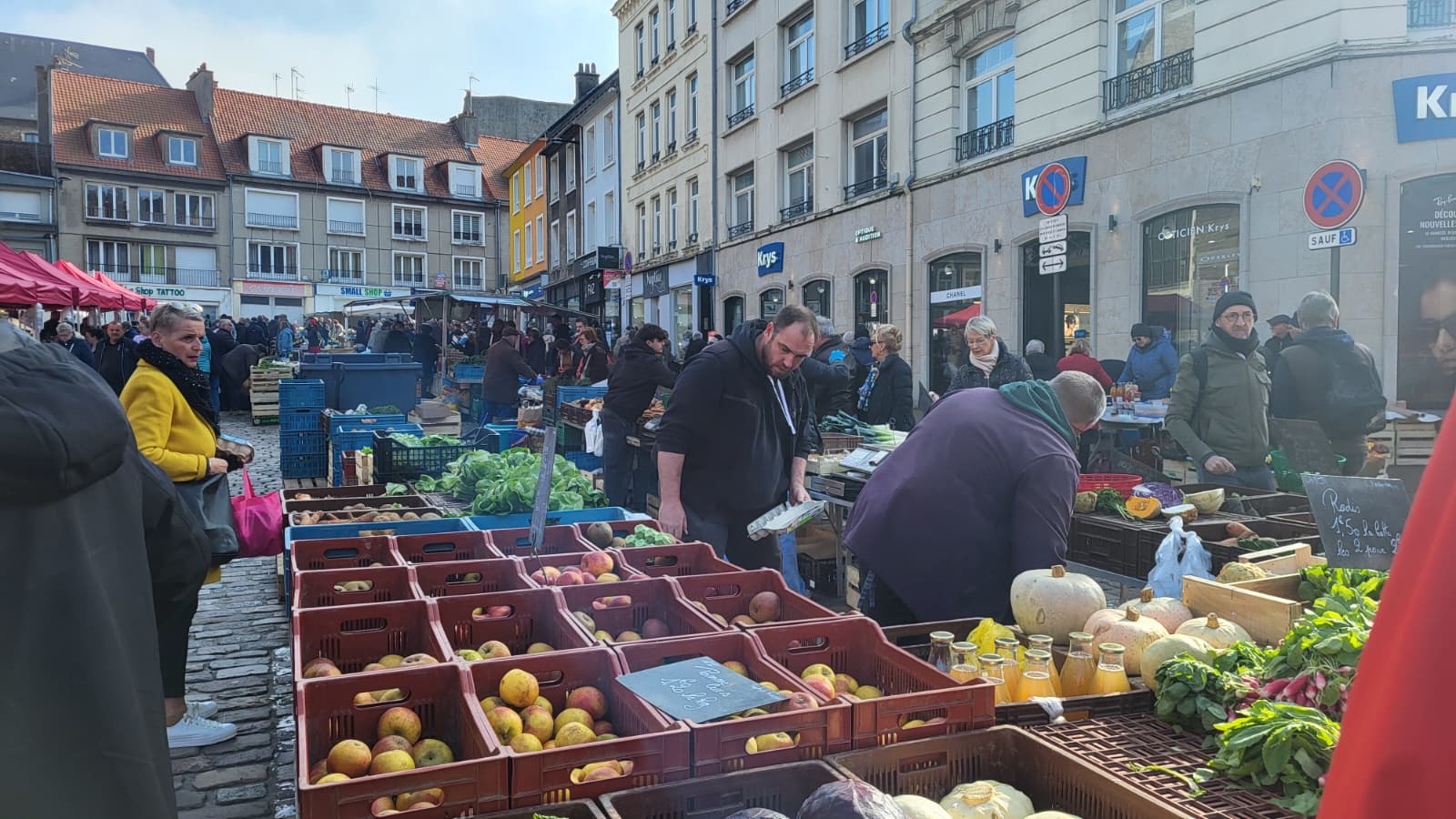 Saturday morning market, Place Dalton, Boulogne-sur-Mer