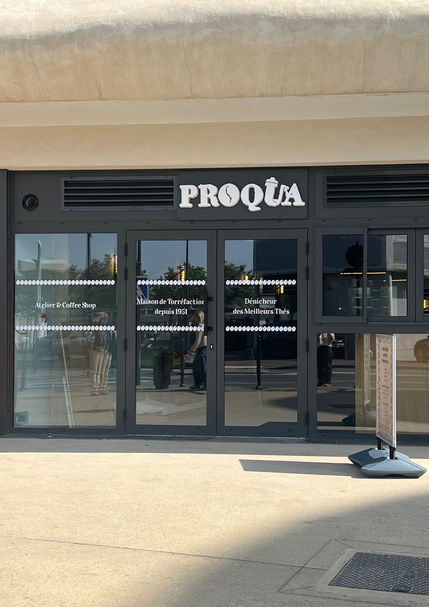 Proqua coffee shop interior, rue de Folkestone, Boulogne-sur-Mer