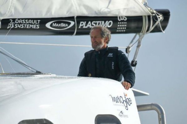Michel Desjoyeaux à la barre