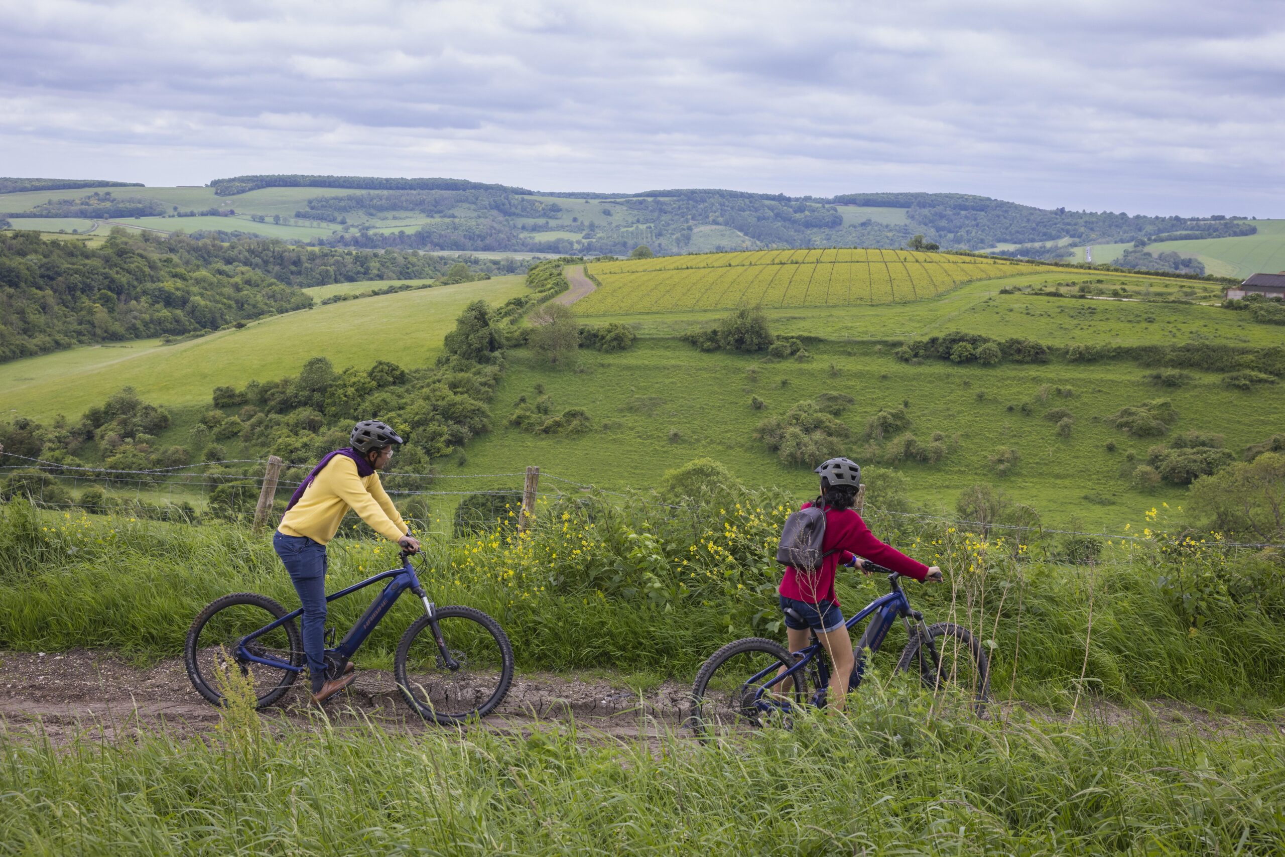 Cyclistes dans les collines des South Downs